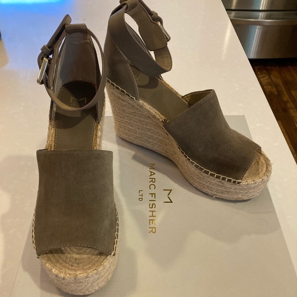 Marc Fisher LTD ‘Adalyn’ Espadrille Wedge - Picture 1 of 2